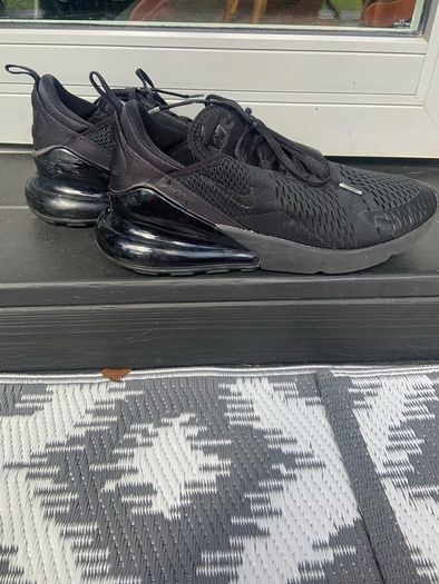 Nike Air Max 270 trainers in a triple black