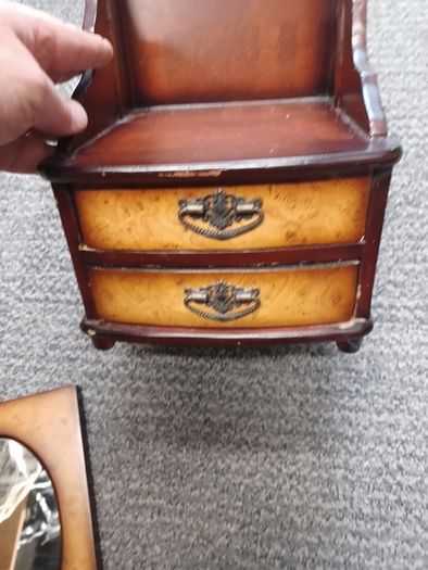 Mini jewellery box .