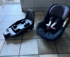 Maxi Cosi iSize Base and Seat