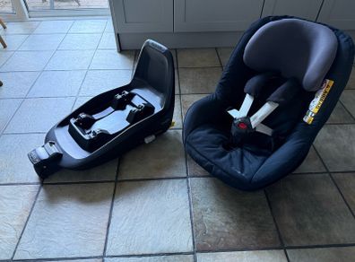 Maxi Cosi iSize Base and Seat