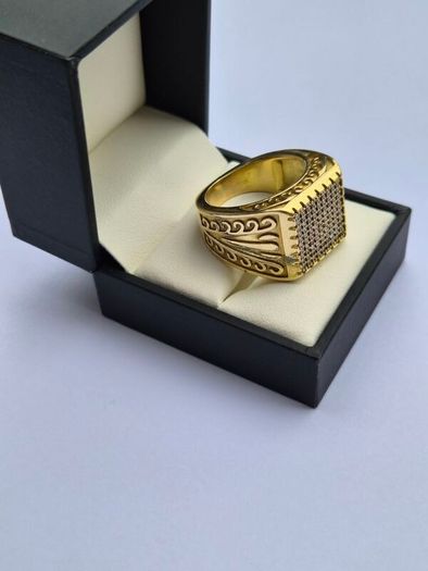 18K Gold And Diamond Ring