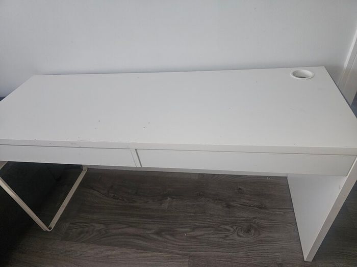 desks