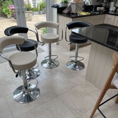 4 Kitchen Counter Stools