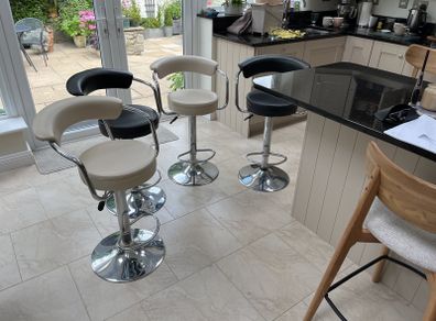 4 Kitchen Counter Stools