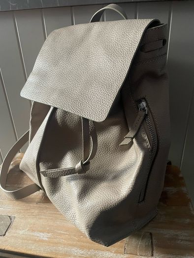 Clarks women's medium backpack leather beige grey new