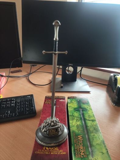 Lord of The Rings Narsil & WitchKing 1:5 official replicas
