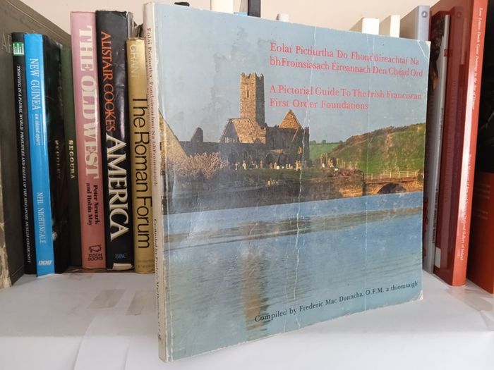 A Pictorial Guide to the Irish Franciscan First Order Foundation: Eolai Pictiurtha do Fhonduireachtai na bhFroinsiasach Eireann den Chead Ord by Frederic Mac Donncha (LP131)
