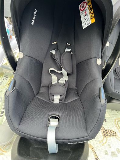 Maxi-Cosi car seat and isofix base X2
