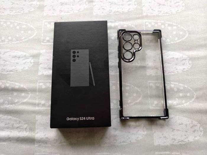 Samsung Galaxy S24 Ultra 256gb in excellent condition, screen protector and case