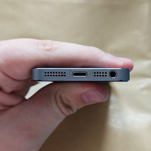 Apple iPhone 5s - 16GB - Space Gray - Cracked Screen - 3 Network - Activation Locked (For Parts / Repair)