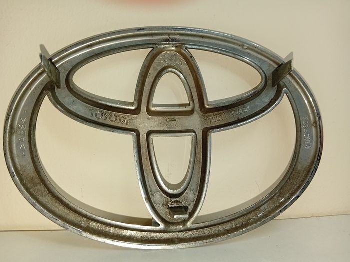 Genuine TOYOTA Radiator Grille Badge Emblem 75311-05030