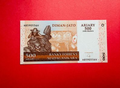 Madagascar  500 Ariary / 2,500 Francs  ( Uncirculated ) 2004. )