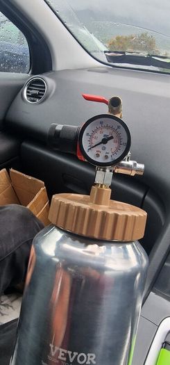 Paint spray gun with pot tank, a W-77 model nozzle.