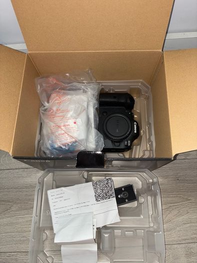 Canon EOS R6 Body, Mint Condition