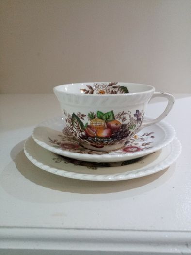 Vintage Tea Trio / Set Windsor Ware Johnson Brothers, Garden Bouquet