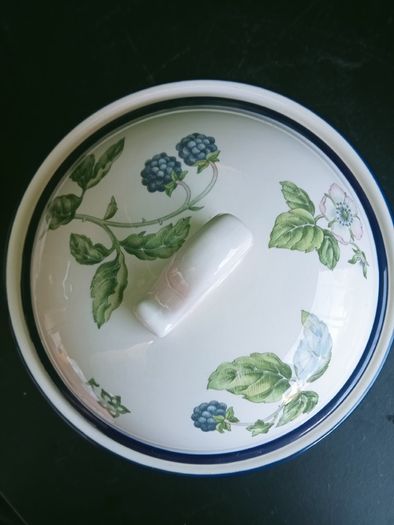 Wedgwood "Bramble" Casserole Dish