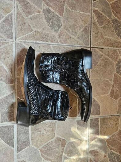 Ankle cowboy style boots