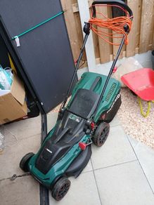 Electric lawnmower