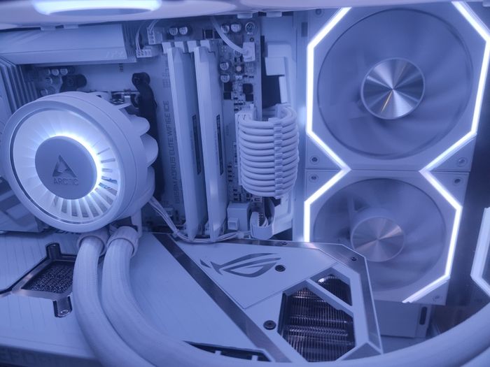 High-End Gaming PC - Ryzen 7 9800X3D - RTX 3080 - 32GB DDR5 - White Build - Like new