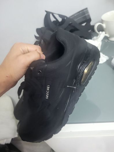 skechers