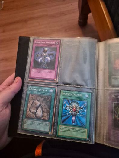 Yu-Gi-Oh! Trading Card Game Card Binder 1996 w/ random. Cards inside