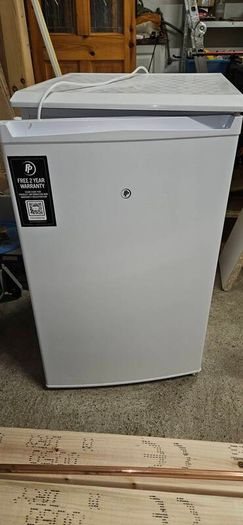 Powerpoint under counter fridge and freezer