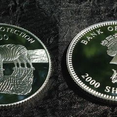 2000 Uganda Wildlife Protection Drinking Zebras 2000 Shillings Silver Coin