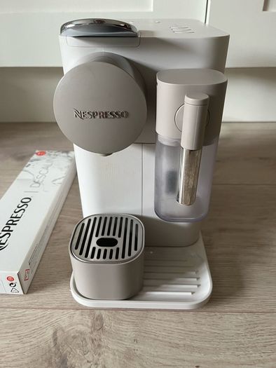 Nespresso Lattissima One and Descaling Kit