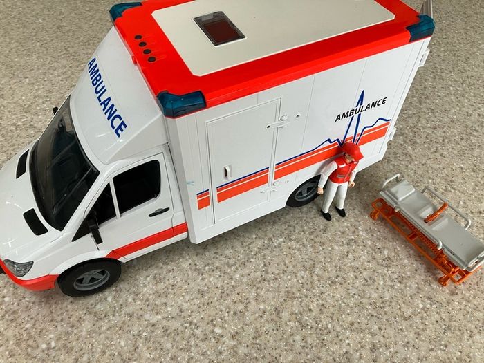 Bruder 1:16 Mercedes Sprinter Ambulance + Figure (Lights & Sound)