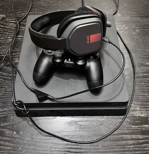 PS4 Slim Bundle ,Controller, Headset & 5 Games