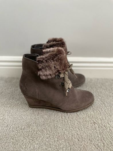 CLARKS Shoes Wedge 6.5UK in Great condition like new