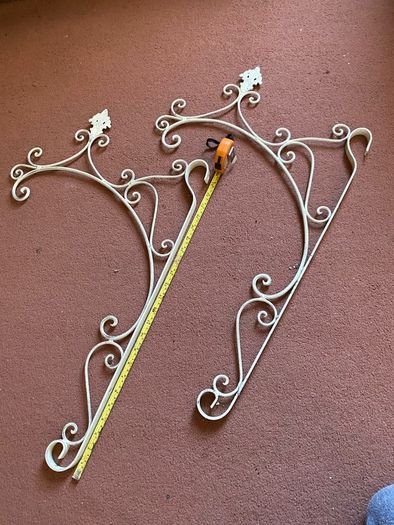 2 Hanging Baskets