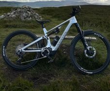 Canyon Spectral:ON CF 9 AXS Medium e-bike (with spare 900w/hr battery)