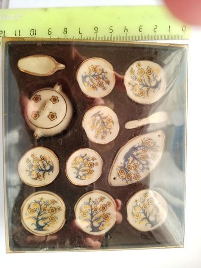 miniature tableware