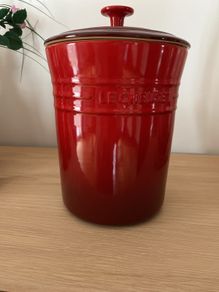 Le Creuset Storage Jar (Very Large with Sealed Lid) RED