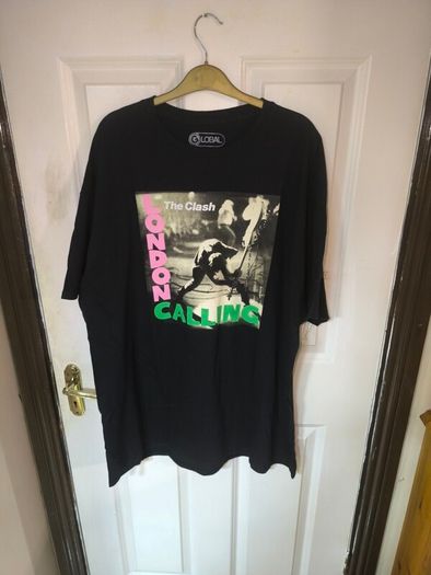 the clash music t shirt size 2xl