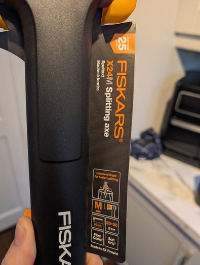 axe fiskars