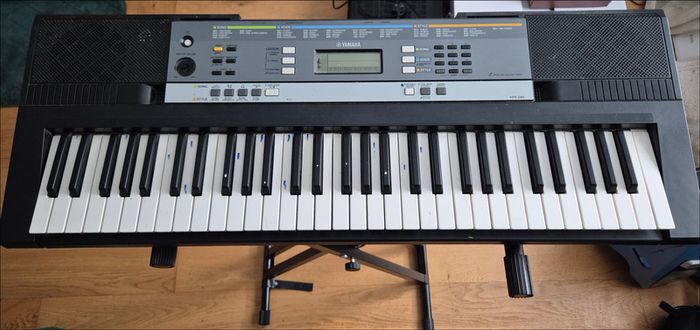 Yamaha YPT-240 Keyboard