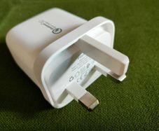 NEW Qualcomm Fast Charger 18W