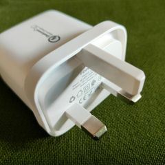 NEW Qualcomm Fast Charger 18W