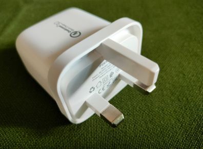 NEW Qualcomm Fast Charger 18W
