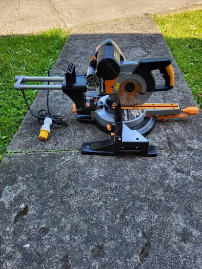 Mitre saw - double bevel.