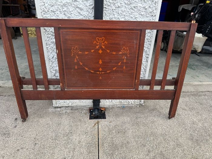 Antique 4"6 Bed