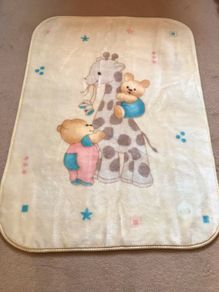 (Like new) Soft baby floor blanket by Spanish brand Manterol