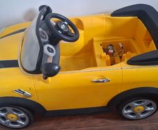 Toy car