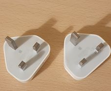 Apple 5W USB charger power adapter