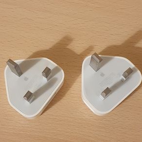 Apple 5W USB charger power adapter