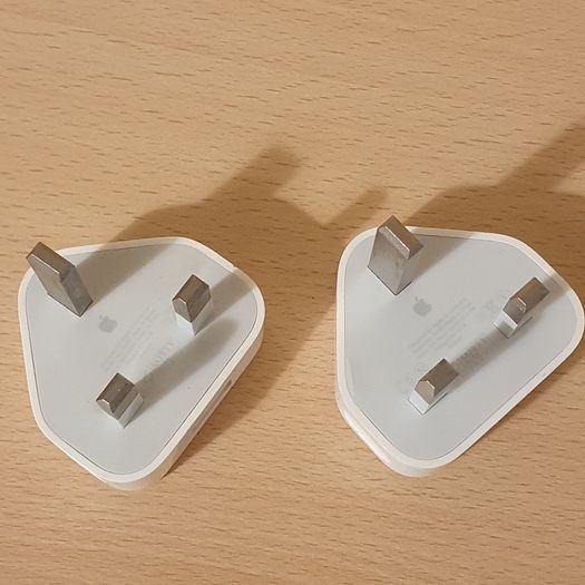Apple 5W USB charger power adapter
