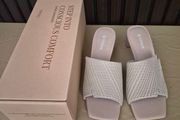 Vivaia bnew in box Jade almond block heels