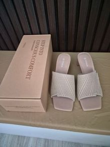 Vivaia bnew in box Jade almond block heels
